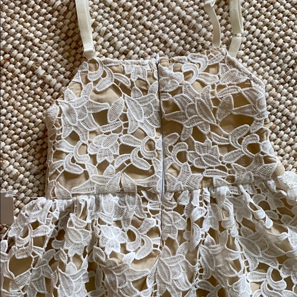 Modern child white lace dress - Picture 5 of 5